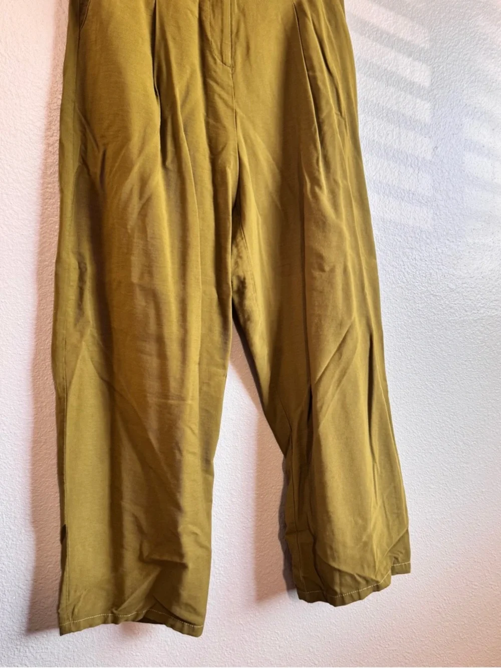 TOPSHOP Olive Green Pleated Casual Trousers - Picture 2 of 7